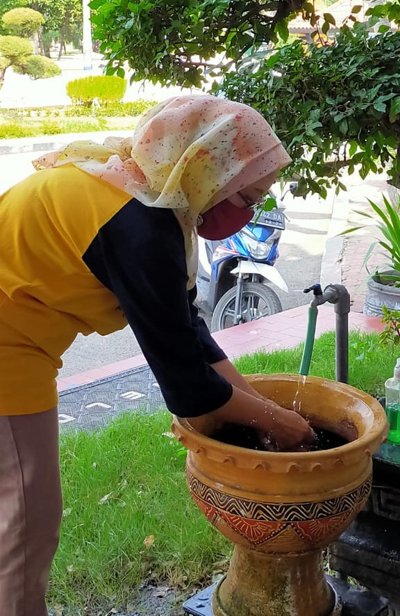 Bersihkan Tangan Anda sebelum memasuki gedung Mall Pelayanan Publik